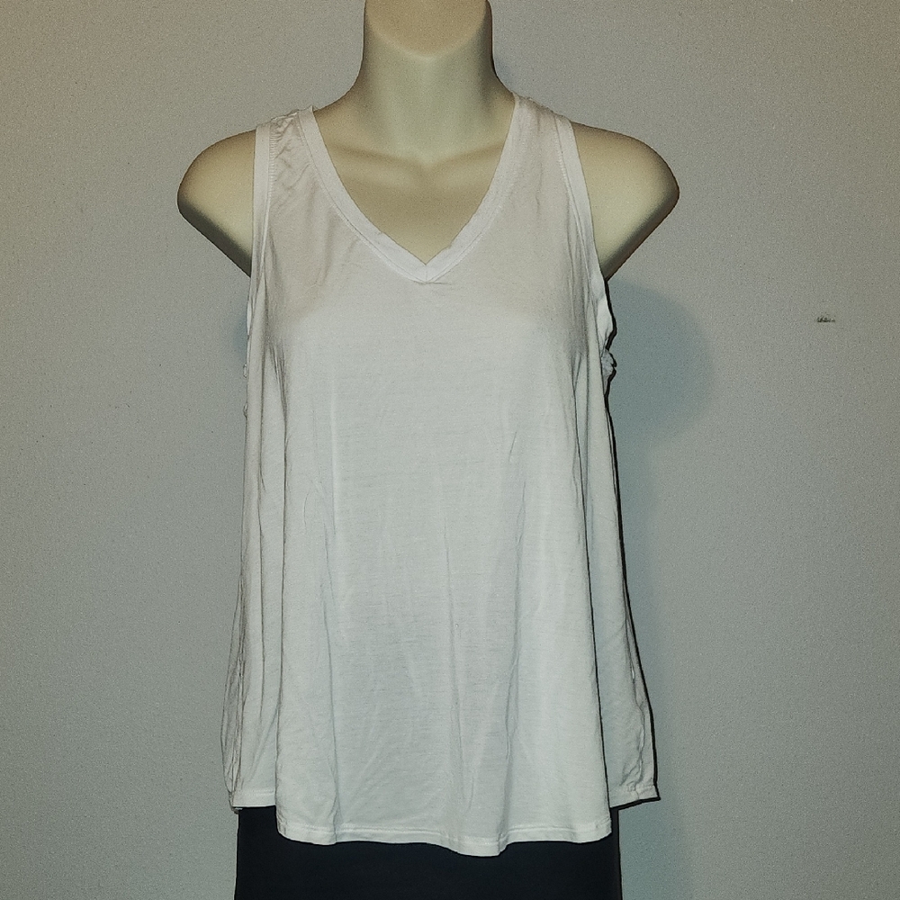 Time And Tru White Sleeveless Women's Top